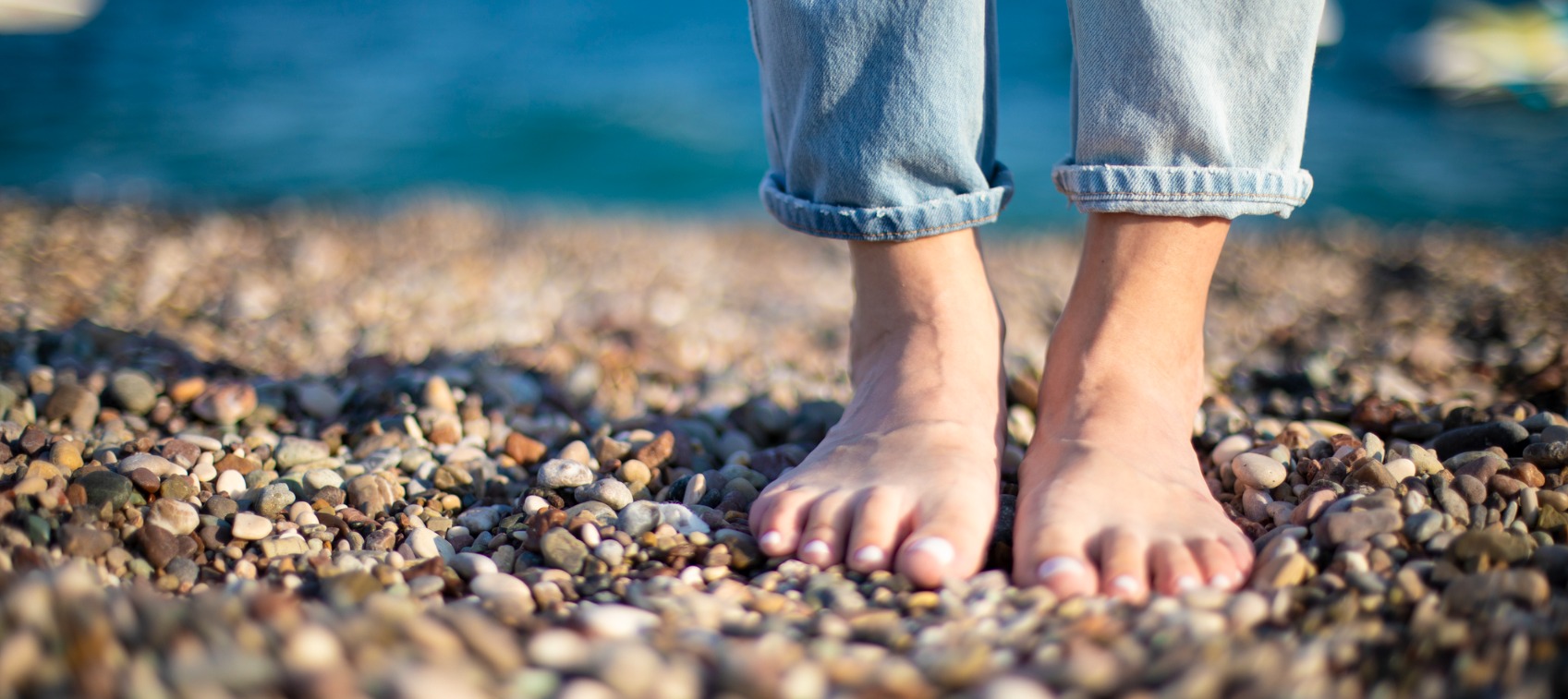 What is earthing or grounding? How going barefoot could give you health  benefits, from less inflammation to a healthier heart